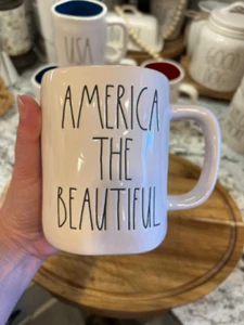 Rae Dunn Patriotic AMERICA THE BEAUTIFUL 4th of July Ceramic Mug Collection - Imagen 1 de 3