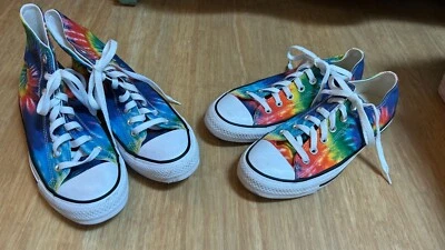 2 PARES Converse Tie Dye Chuck Taylor Hi Top e Tênis EUA HOMENS 7,5 MULHERES 9,5 - Imagem 1 de 4