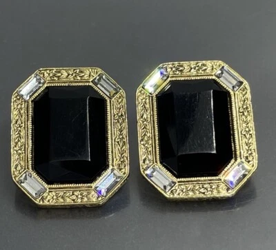"Pendientes perforados de 1"" con estrás blanco negro grabado en tono dorado 1928 talla esmeralda" Foto 1 de 4