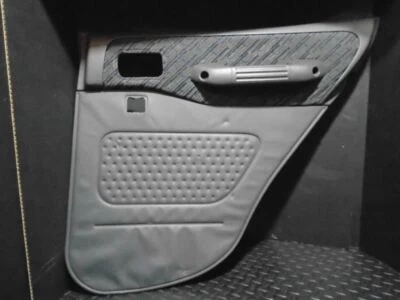 Panel de puerta interior pasajero trasero completo Toyota RAV4 97-00 Foto 1 de 4