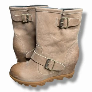 Sorel Joan Of Arctic Wedge II Damen-Booties mit Schnalle khaki Wildleder seitlicher Reißverschluss Größe 5 - Bild 1 von 5
