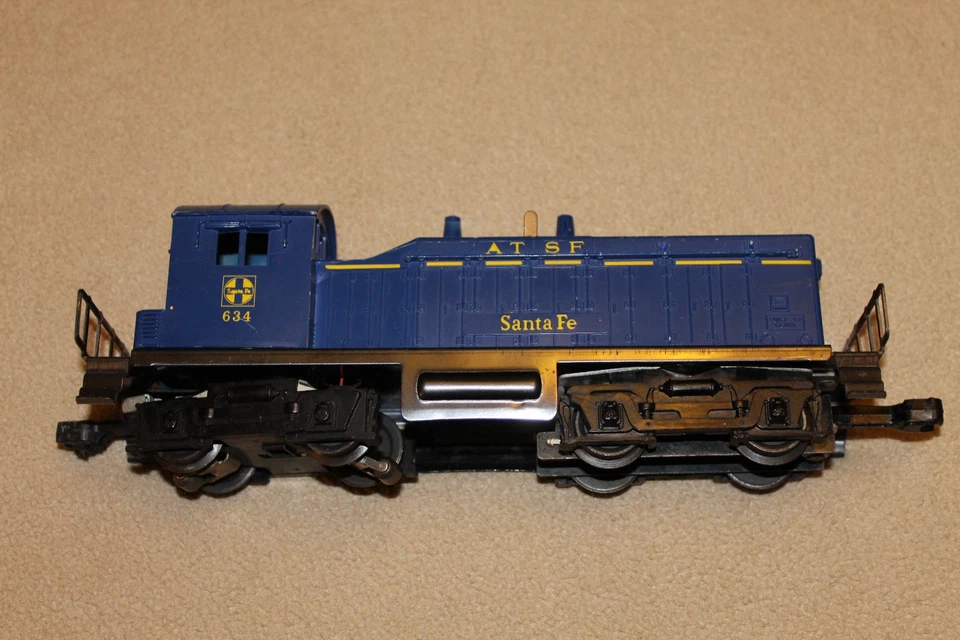1963-66 LIONEL 634b, Santa Fe NW2 Diesel Switcher. Used. Good cond. No orig box. - Image 1 of 4