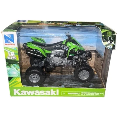 Modelo de motocicleta diecast Kawasaki KFX 450R ATV verde escala 1/12 de New Ray Foto 1 de 4