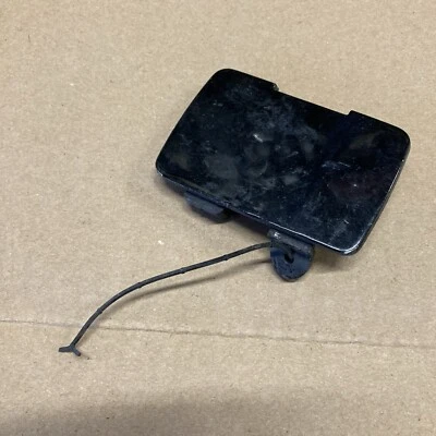 1999-2003 Volvo S80 OEM Front Bumper Tow Hook Access Cover Black 9151384 (B28) - Imagem 1 de 3