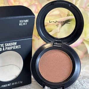 Mac Cosmetics Eye Shadow - Texture Velvet - Full Size New In Box Free Shipping - Picture 1 of 1