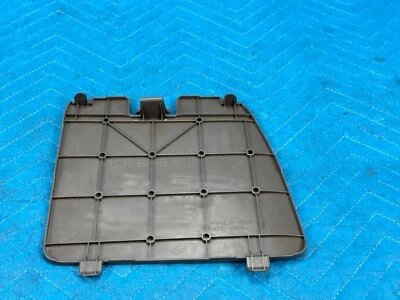 Cubierta de orificio de servicio para maletero trasero Lexus GX460 lado del conductor marrón 2010-2019 Foto 1 de 4