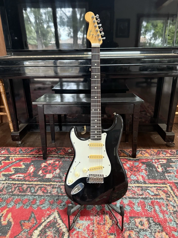 Late 80’s Fender Stratocaster, left handed, Made in Japan - Image 1 of 4