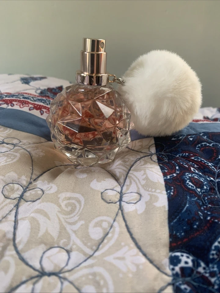ARIANA GRANDE ARI EAU DE PARFUM SPRAY PARA MUJER 1,0 OZ / 30 ml - PROBADOR Foto 1 de 1