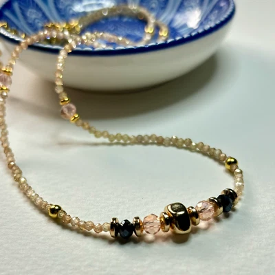 Zircone | Elegante girocollo in pietre faccettate con cristalli Swarovski |Unica - Immagine 1 di 4