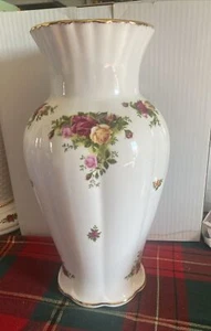 Royal Albert Bone China Old Country Roses 12 “ Vase England 1962. Excellent - Picture 1 of 7