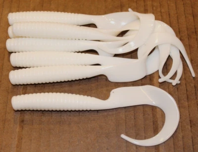 BIG BITE BAITS 20 pack 8" Curly Tail Grub Bass Plastic Worm White Bulk Bag Musky Trailer