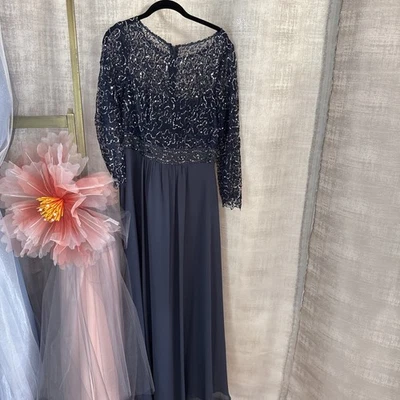 Decode MOB Vestido Azul Formal Woth Cuentas Talla 18 Foto 1 de 4