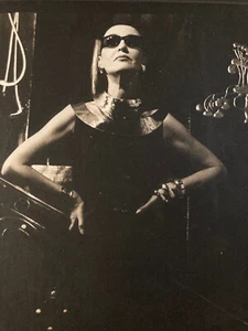 Original schönes Foto Frau Schmuck schwarz-weiß hinten signiert zu identifizieren 1990 - Bild 1 von 8