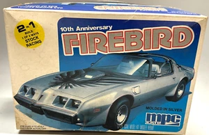 MPC 1:24 Scale 10th Anniversary Pontiac Firebird 2'n1 Boxed Model Kit - Bild 1 von 8