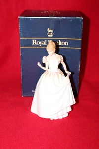 Figura Royal Doulton Gift of Love HN3427 - 1993 -- 8 1/2" Excelente con CAJA - Imagen 1 de 5