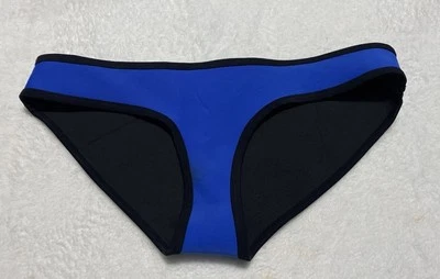 TRIANGL Natación Mujer’s Pequeño Bikini Tiro Bajo Parte Inferior Neopreno Traje de Baño Azul Foto 1 de 4