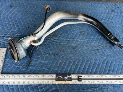 Volvo 740 940 1989-1995 sedán tanque de combustible de gasolina cuello de llenado 1389989 OEM #3711EM Foto 1 de 4