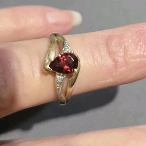 ANILLO ORO AMARILLO GRANATE Y DIAMANTES Talla 6 1/2 - Imagen 1 de 4