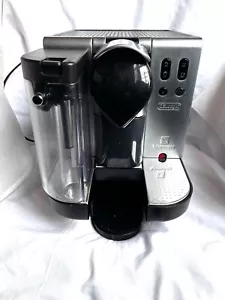 Máquina de café espresso DeLonghi EN680.M Nespresso Lattissima negra + metal cepillado - Imagen 1 de 9