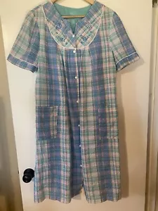 Secret Treasures Seersucker SZ M 8-10 Plaid Butterfly Embroidered Snap Robe - Picture 1 of 8