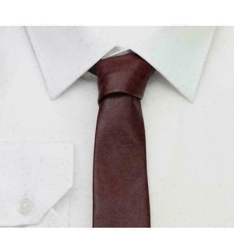 CORBATA DE CUELLO PARA HOMBRE DE DISEÑO CLÁSICO 100% PIEL DE CORDERO REAL COLECCIÓN HECHA A MANO Foto 1 de 4