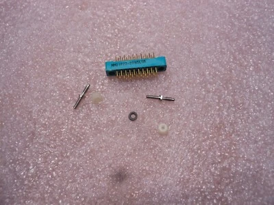 CONECTOR DALE CON CONTACTOS PARTE # MMD1P22F-29NSLUA NSN: 5935-01-229-8695 Foto 1 de 4