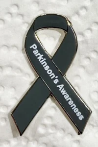 *NUEVO* Insignia/broche esmaltado cinta concientización sobre la enfermedad de Parkinson. Caridad. - Imagen 1 de 1