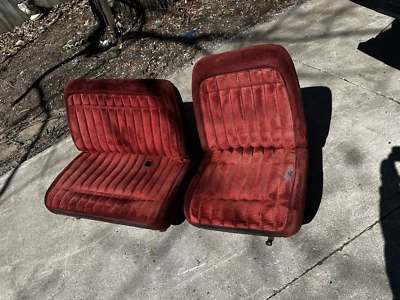 88-94 CHEVY SILVERADO SUBURBAN TAHOE GMC SIERRA RED 60/40 RED BENCH SEAT (READ) - Image 1 of 4