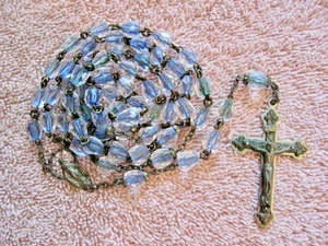 Rosario de vidrio facetado católico vintage 1961 lágrima cristal azul y transparente 23 1/2" - Imagen 1 de 12
