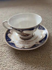 Juego de tazas y platillos de porcelana de hueso fino Royal Crest - conmemoración de la boda real - Imagen 1 de 10