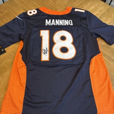 Camiseta deportiva autografiada de Peyton Manning de los Denver Broncos Foto 1 de 4