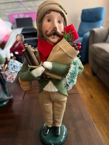 Byers Choice Ltd. 1998 The Carolers The Traditional Shopper - Picture 1 of 5