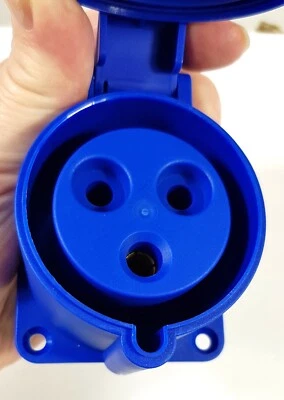 COMMANDO 250V 32A Panel Sockets Blue MK K9433BLU - Image 1 of 4