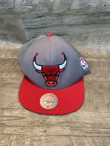 Mitchell & Ness CHICAGO BULLS DRUCKKNOPFLASCHE MÜTZE Retro inspiriert - Bild 1 von 6