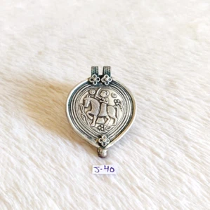 Vintage Handmade Tribal Goddess Baba Ram Dev Silver Amulet Pendant 17 Grams J40 - Imagen 1 de 8