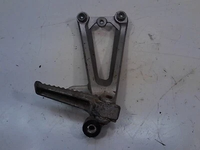 2000 HONDA CBR 600 F4 SUPORTE DE PÉ TRASEIRO DIREITO SUPORTE DE PEG TRASEIRO CBR600 - Imagem 1 de 4