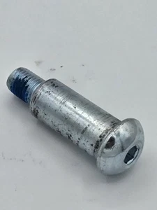 Ryobi 40 V 21 Zoll Rasenmäher RY401014US (107608004) Lenker Befestigungsschraube OEM - Bild 1 von 5