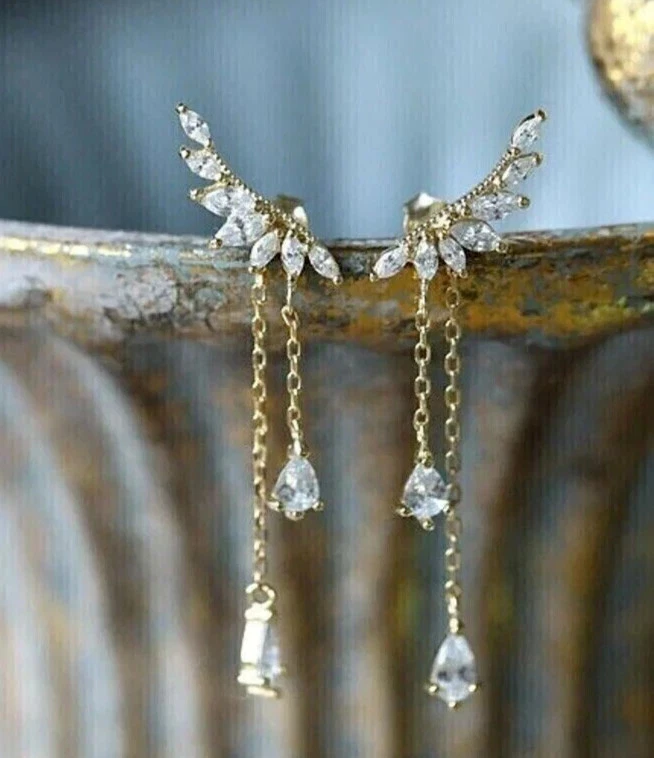 Pendientes colgantes y colgantes de diamantes creados en laboratorio con corte de pera de 2 quilates acabado en oro amarillo de 14 quilates Foto 1 de 3