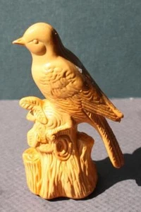 Bonita estatuilla de pájaro encaramado en árbol de plástico duro color naranja hecha en Hong Kong - - Imagen 1 de 1