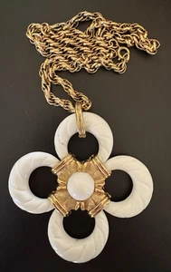 Vintage Statement-Halskette mit weißem Harz goldfarbenem Anhänger: signiert Napier - Bild 1 von 8