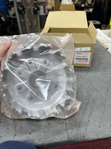21200-28H10 Nuevo OEM Cesta de embrague Suzuki RMZ450 - Imagen 1 de 5