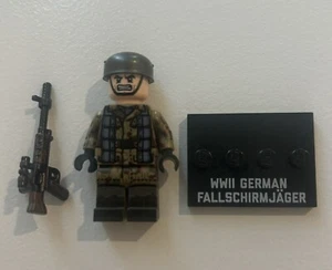 BRICKMANIA WWII German Fallschirmjäger w/ Baseplate + Perfect Caliber FG-42 - Picture 1 of 2