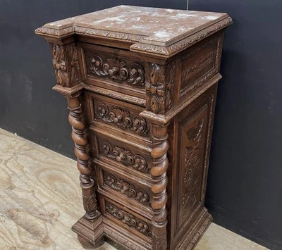 LLEGA MAR 2026: Pedestal de mesita de noche francés antiguo de la Selva Negra en roble Foto 1 de 4