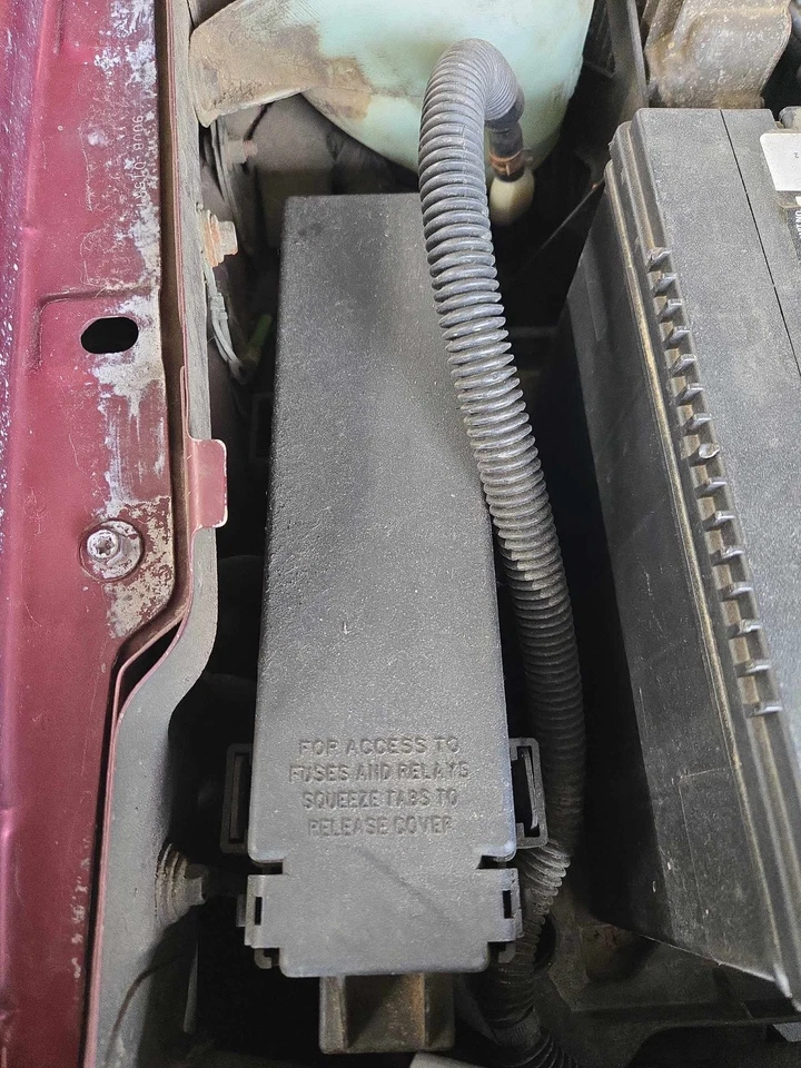 Engine Fuse Box JEEP GRAND CHEROKEE 00 01 02 03 04 Foto 1 de 1