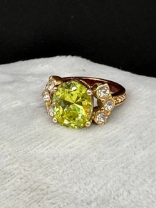 Anello con strass verde chiaro tono oro scintille misura 7 LEGGI - Foto 1 di 15