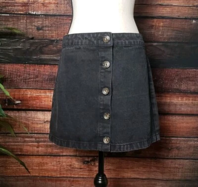 Falda corta Forever 21 talla grande negra de mezclilla con botones delanteros mini Foto 1 de 4