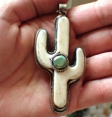 Colgante Cactus Saguaro Grande con Cabina Turquesa en Plata Tibetana 2 3/8 pulgadas Foto 1 de 4