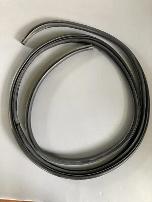 Резиновое уплотнение двери 2008 Suzuki SX4 - Изображение 1 из 4