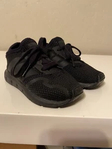 Kids Black Adidas 6K - Picture 1 of 3