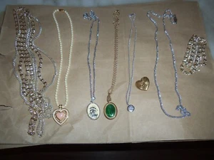 Mixed Lot of 8 Vintage Sarah Coventry Jewelry Necklaces, Pin & Bracelet LOOK! - Picture 1 of 6